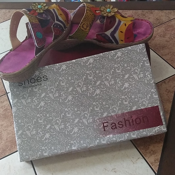 Shoes - Picture 3 of 7